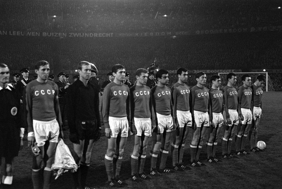 Nederland tegen Rusland 3-1 te Rotterdam. Russisch elftal, Bestanddeelnr 920-8906