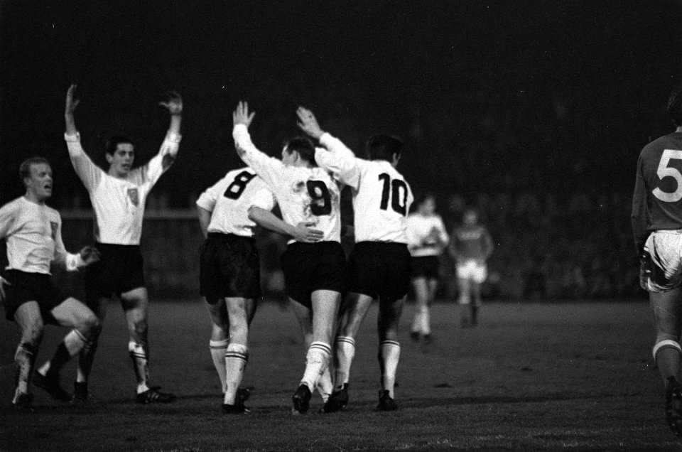 Nederland tegen Rusland 3-1 te Rotterdam. Wery (8) heeft zojuist twee goals gema, Bestanddeelnr 920-8889