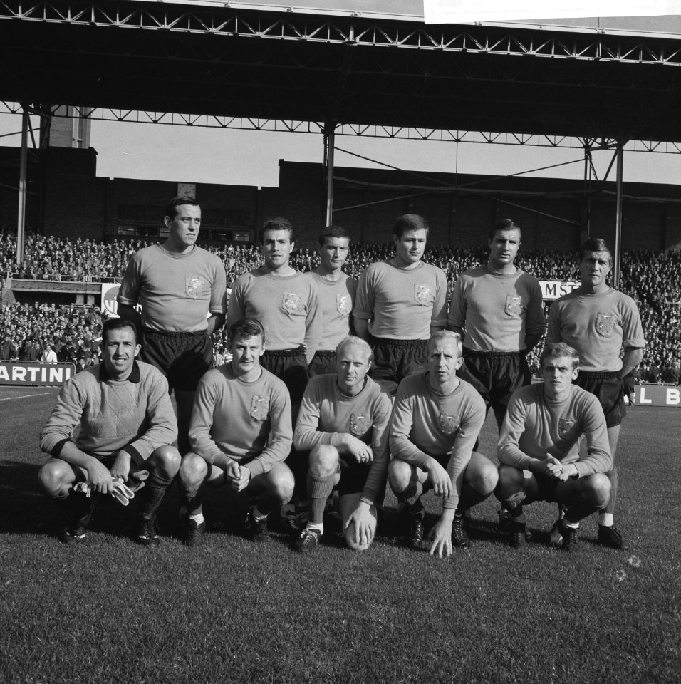 Nederlands elftal, v.l.n.r. Schrijvers, Muller, Burgers, Rinus Israel, Veldhoen,, Bestanddeelnr 918-3250