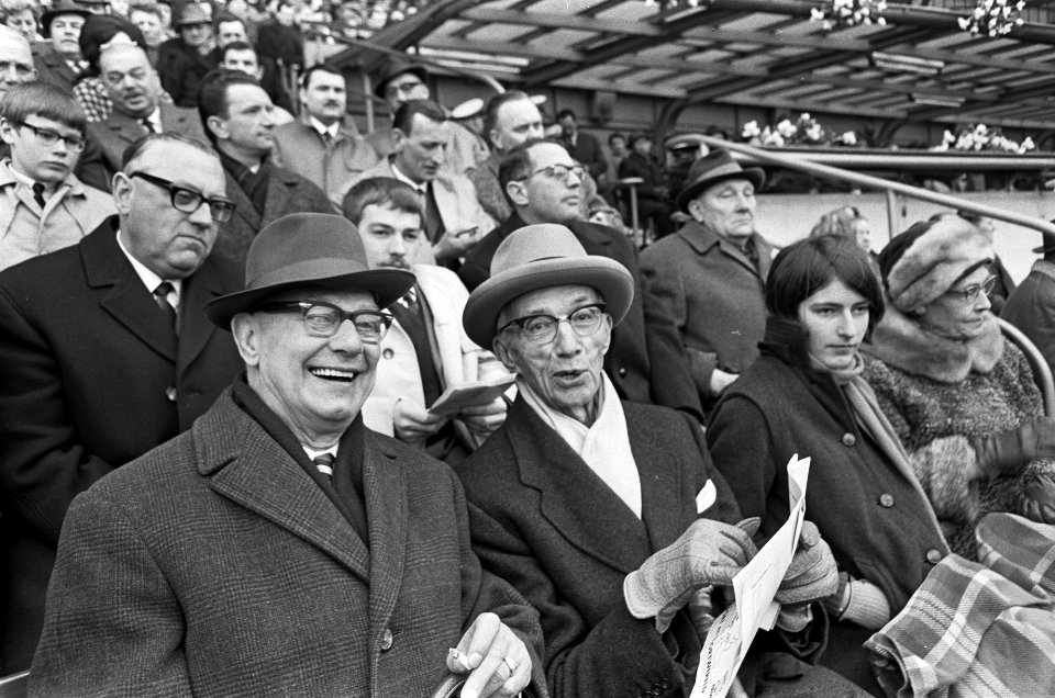 Nederland tegen Belgie 3-1, Oud-Internationals Kamperdijk en Lutjens (uit 1905), Bestanddeelnr 919-0390
