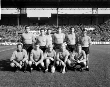 Nederlands elftal, v.l.n.r. Schrijvers, Muller, Burgers, Israel, Veldhoen, Flink, Bestanddeelnr 918-3272