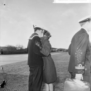 Nederlands contingent bemanningsleden van het Amerikaans marineschip USS Claude , Bestanddeelnr 918-5210