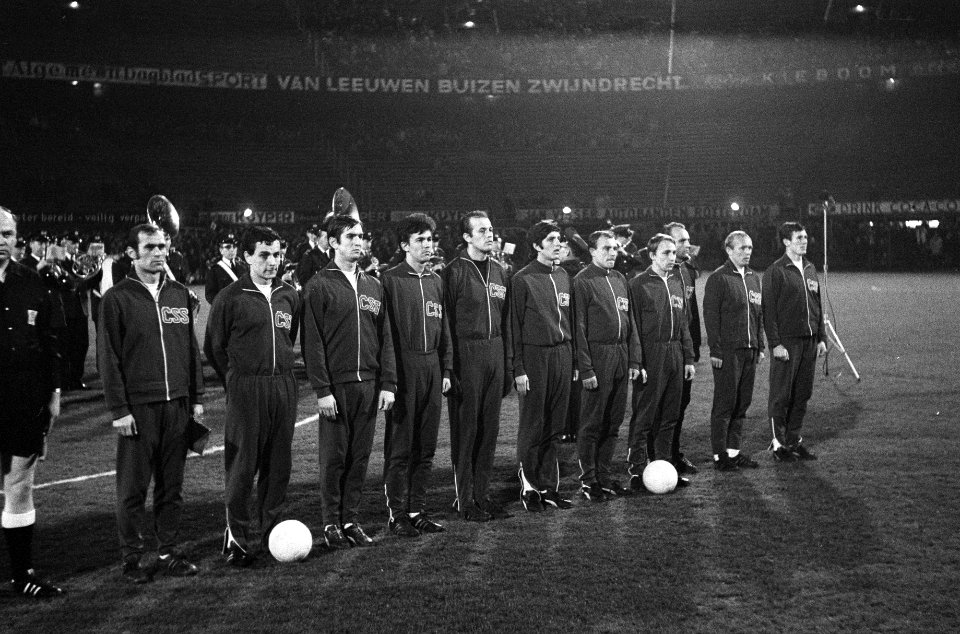 Nederland tegen Tsjecho Slowakije te Rotterdam 2-0 elftal, Bestanddeelnr 922-3056