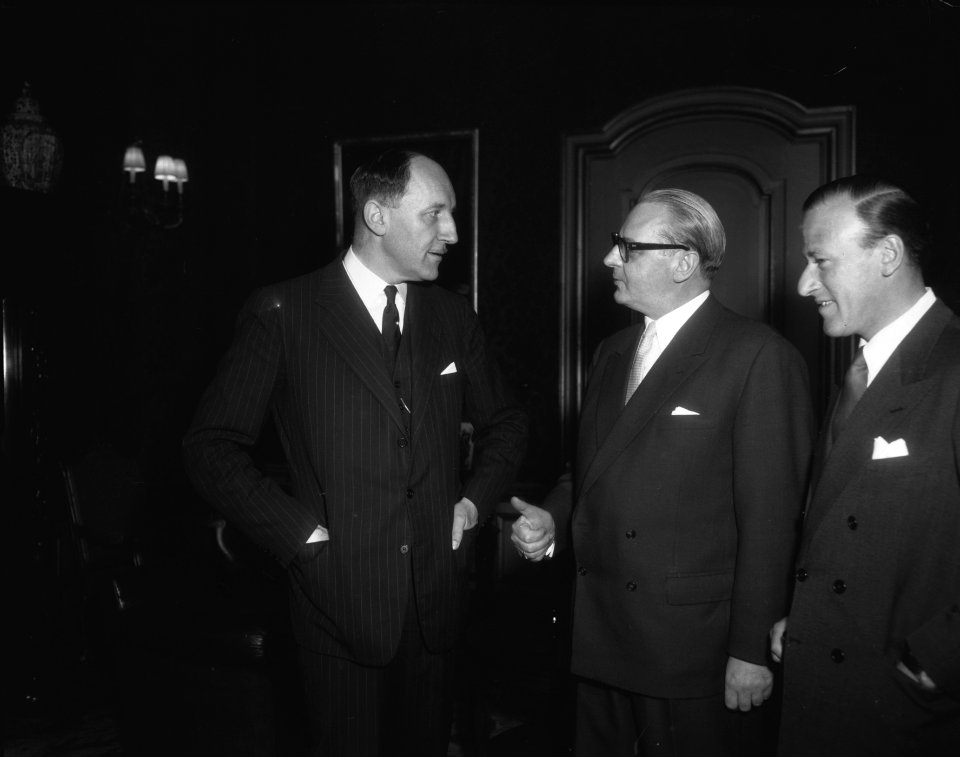 Nederlands Duitse besprekingen in Den Haag v.l.n.r. mr.J. M. A. H. .Luns , De …, Bestanddeelnr 909-6576