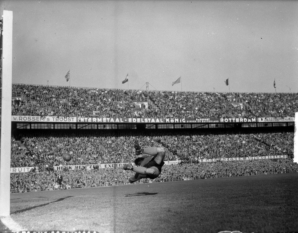 Nederland-Frankrijk. Vignal (Franse keeper) zweeft, Bestanddeelnr 903-3267