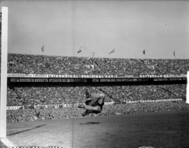 Nederland-Frankrijk. Vignal (Franse keeper) zweeft, Bestanddeelnr 903-3267