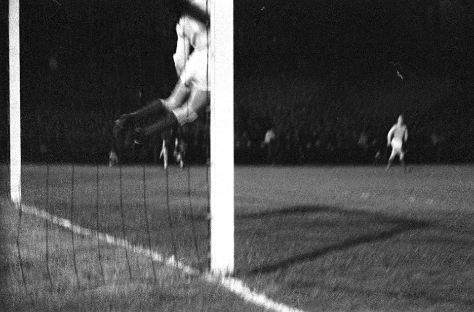 Nederland tegen Mexico 1-2, voetbal in het Olympisch Stadion Mexicaanse doelman, Bestanddeelnr 912-3696