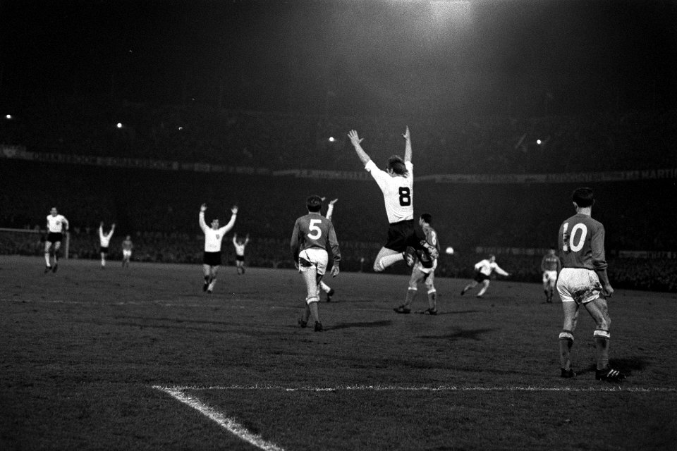 Nederland tegen Rusland 3-1 te Rotterdam. Nummer 13 Wery juichend, Bestanddeelnr 920-8900