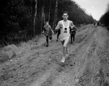Nederlands crosskampioenschap te Best, Künen in actie, Bestanddeelnr 911-0560