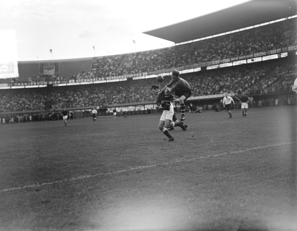 Nederlands Bondselftal tegen Middelbeers-Walcheren 2-1 in het Feyenoordstation, Bestanddeelnr 903-6746
