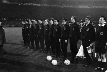 Nederland tegen Rusland 3-1 te Rotterdam. Nederlands elftal, Bestanddeelnr 920-8907