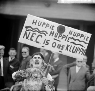 NEC tegen Xerxes 0-0, NEC kampioen, supporters met borden, Bestanddeelnr 916-4453