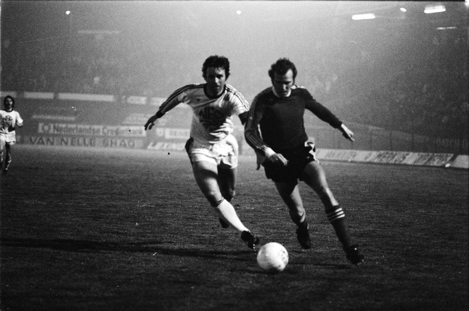 NEC tegen PSV 2-2 rechts Willy van der Kerkhoff, Bestanddeelnr 929-6174