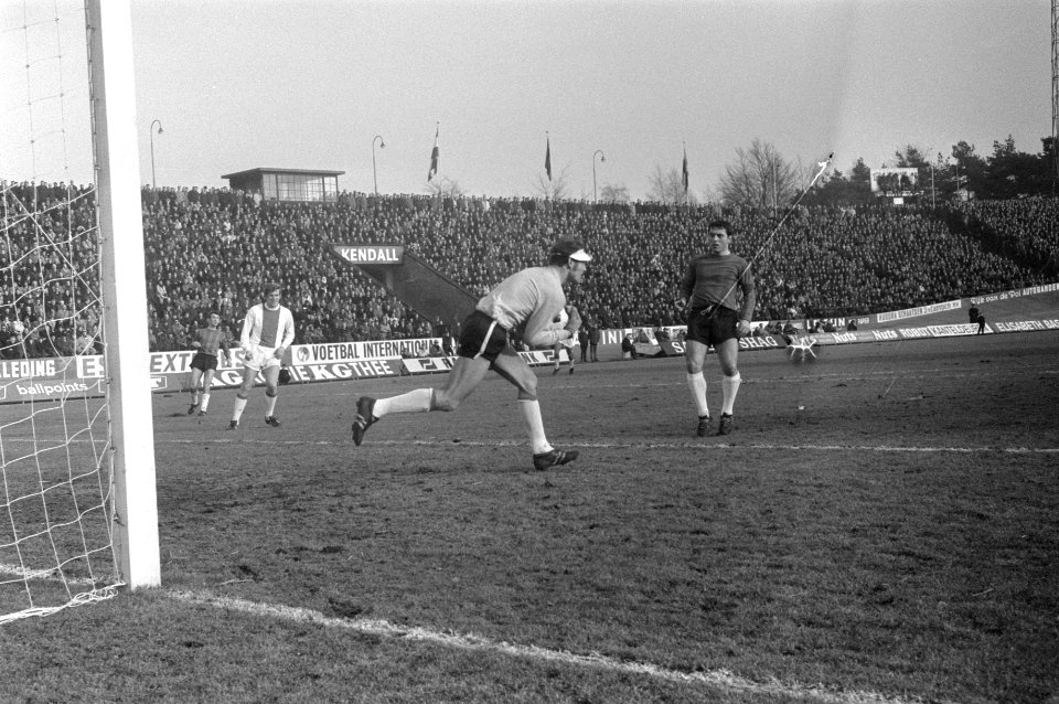 NEC tegen Ajac 0-0., Bestanddeelnr 923-1694