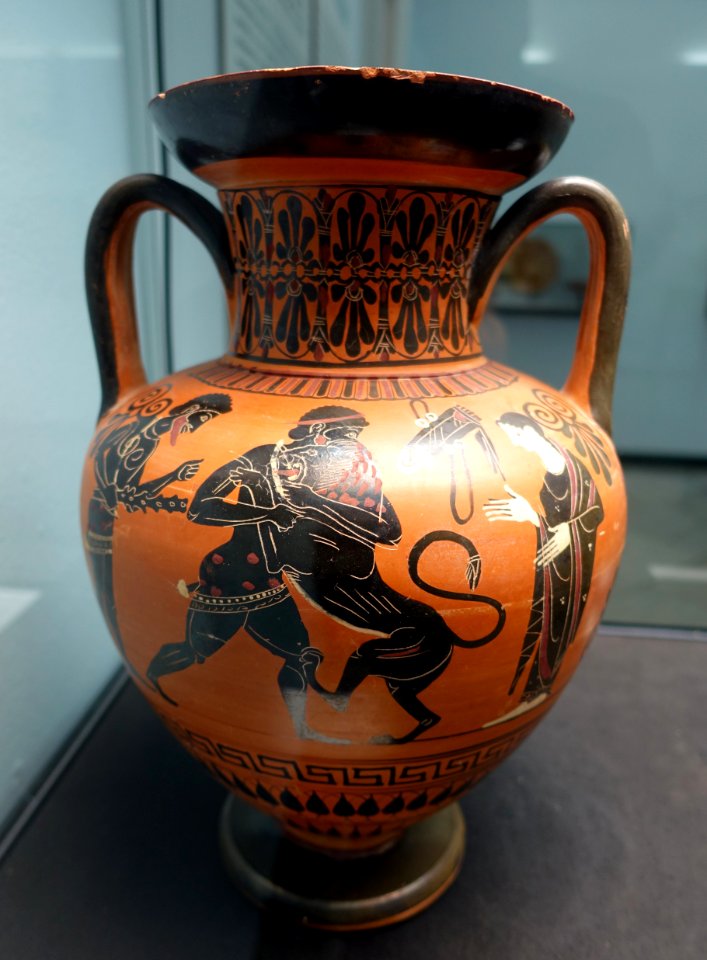 Neck amphora with Herakles fighting the Nemean lion, attributed to Antimenes, Attic, c. 520 BC, L 185 - Martin von Wagner Museum - Würzburg, Germany - DSC05566