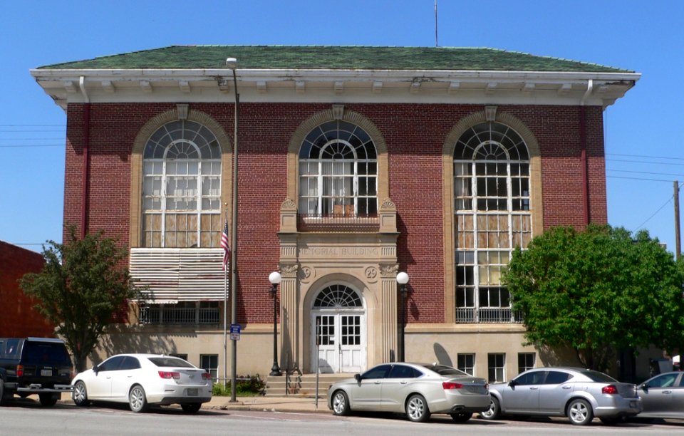 Nebraska City Memorial Building from S 1
