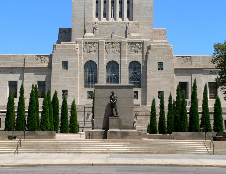 Nebraska State Capitol W entrance Lincoln 1
