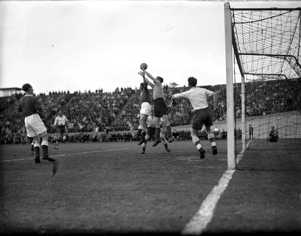 NEC tegen MVV, Bestanddeelnr 902-2111