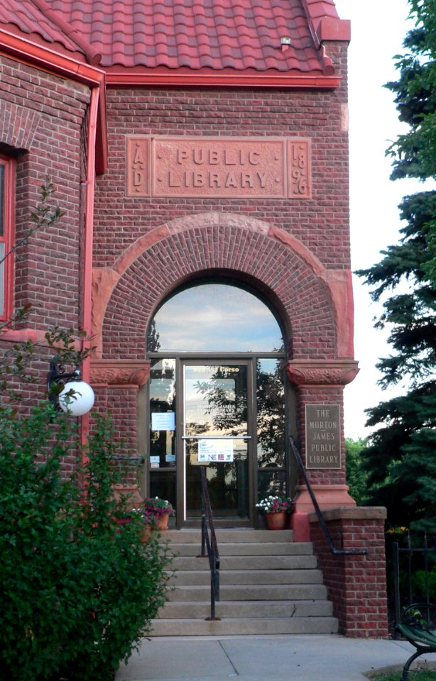 Nebraska City library entrance 1