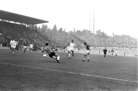 NEC-ADO Den Haag 1-2. Schoenmaker scoort, Bestanddeelnr 923-9340