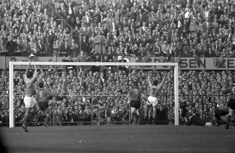 Nederland tegen Belgie 9-1, Piet van der Kuil maakt doelpunt, Bestanddeelnr 910-7237