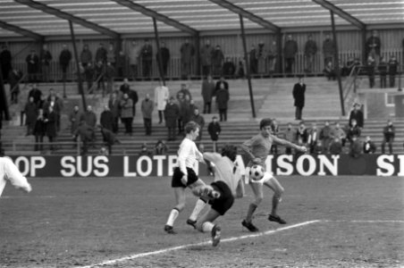 Nederland tegen Belgie Uefa-jeugd 0-1 te Breda. Aktie, Bestanddeelnr 923-2171
