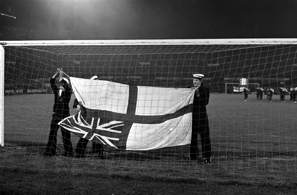 Nederland tegen Engeland 0-1. Incident met Engelse marinevlag, Bestanddeelnr 922-9434