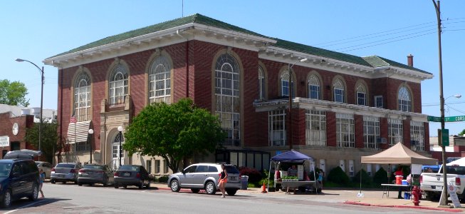 Nebraska City Memorial Building from SE 1