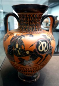 Neck amphora with Athena battling the giants, Attic, c. 500 BC, L 195 - Martin von Wagner Museum - Würzburg, Germany - DSC05569