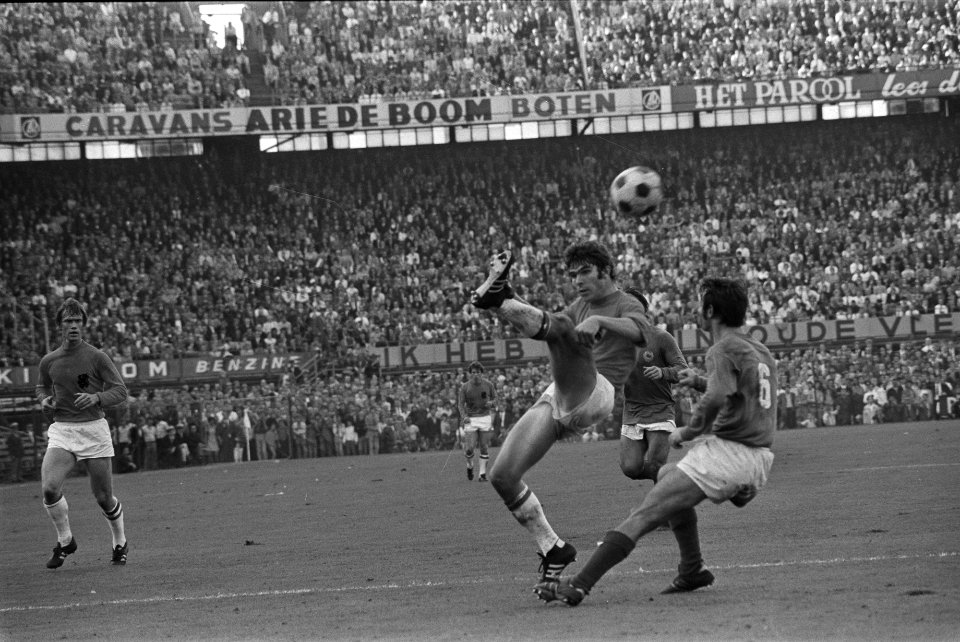 Nederland tegen Joegoslavie 1-1 Wim van Hanegem in aktie, Bestanddeelnr 923-9145