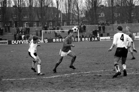 Nederland tegen Belgie Uefa-jeugd 0-1 te Breda. Aktie, Bestanddeelnr 923-2172