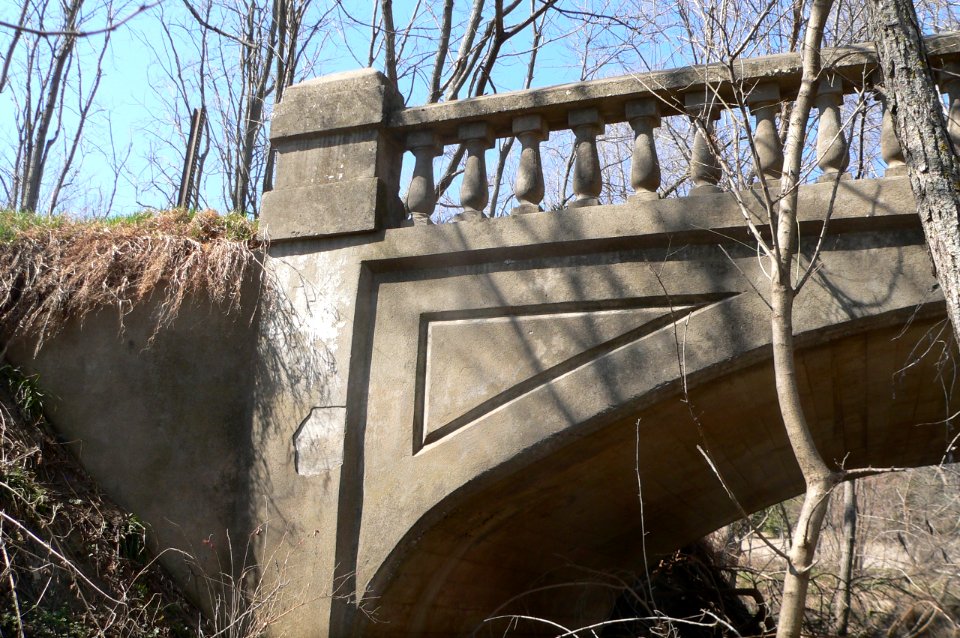 Nebraska City concrete arch bridge balustrade and spandrel