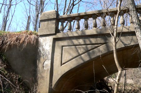 Nebraska City concrete arch bridge balustrade and spandrel
