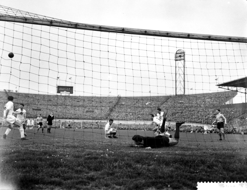 Nederland tegen Bulgarije 4-2 in het Olympisch Stadion, Bestanddeelnr 911-1423