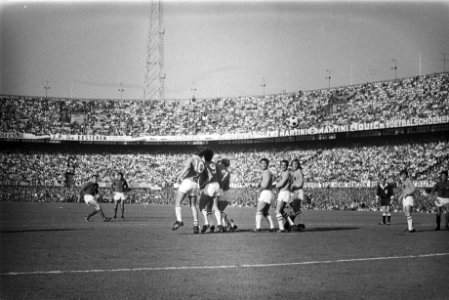 Nederland tegen Joegoslavie 1-1 doelpunt van Drajic die bal over muurtje in n, Bestanddeelnr 923-9143