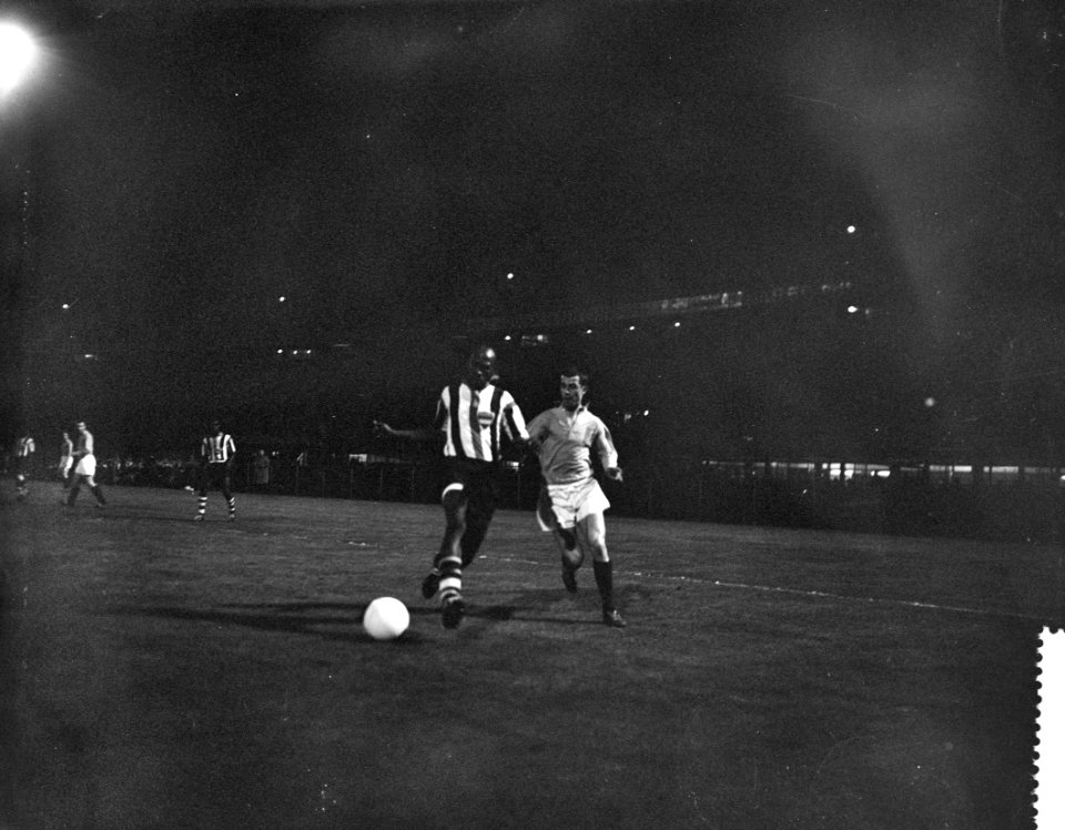 Nederland tegen Curacao 8-1 in het Feyenoord stadion te Rotterdam, Coen Moulijn , Bestanddeelnr 909-5031
