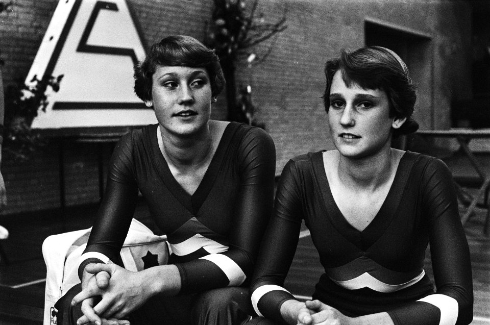Nederlandse kampioenschappen turnen dames (Dordrecht) Monique Bolleboom (l) en , Bestanddeelnr 929-9149