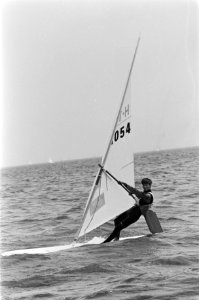 Nederlandse kampioenschappen windsurfen in Hoorn Stephan van der Berg in actie, Bestanddeelnr 931-5791