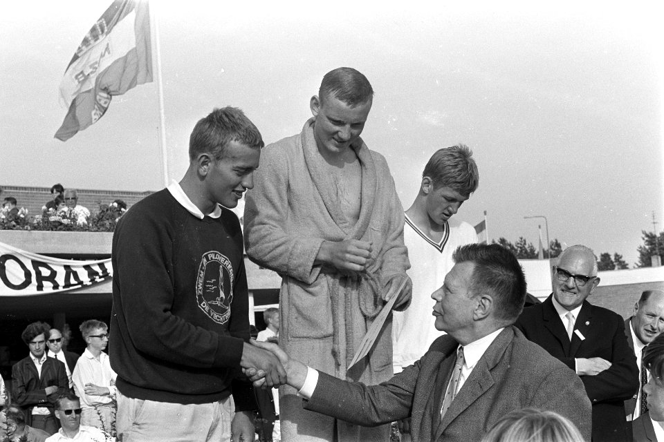 Nederlandse Kampioenschappen Zwemmen 1500m te Dieren. Dick Langerhorst werd kamp, Bestanddeelnr 920-5521