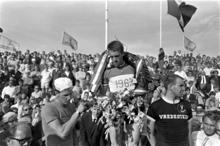 Nederlandse Kampioenschappen Wielrennen op de weg voor amateurs te Beek. Huldigi, Bestanddeelnr 920-5510