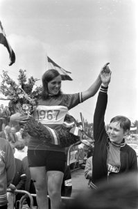 Nederlandse Kampioenschappen Wielrennen op de weg voor dames te Beek. Huldiging , Bestanddeelnr 920-5514