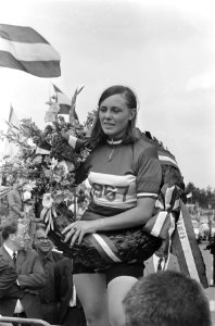 Nederlandse Kampioenschappen Wielrennen op de weg voor dames te Beek. Huldiging , Bestanddeelnr 920-5516