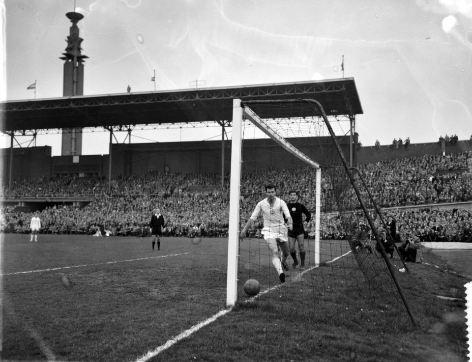 Nederland tegen Bulgarije 4-2 in het Olympisch Stadion vierde doelpunt door H. G, Bestanddeelnr 911-1429