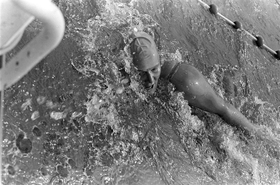 Nederlandse Kampioenschappen Zwemmen 1500m te Dieren. Yvonne van Kuilenburg tijd, Bestanddeelnr 920-5519