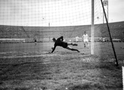 Nederland tegen Bulgarije 4-2 in het Olympisch Stadion eerste doelpunt door T v, Bestanddeelnr 911-1433