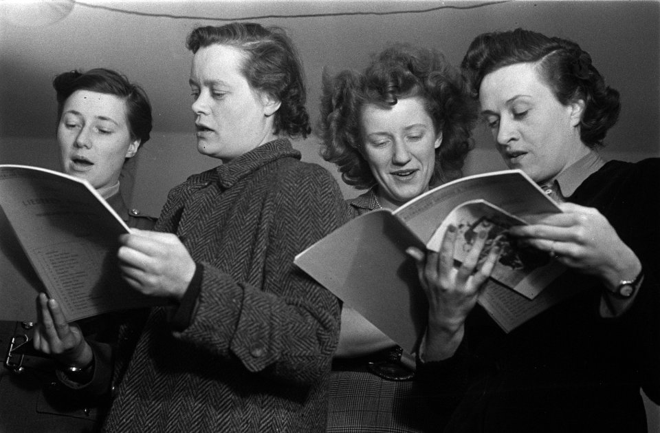 Nederlandse les in Arlington House voor Engelse meisjes en vrouwen werkzaam in d, Bestanddeelnr 935-2004