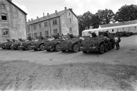 Nederlandse leger oefent in La Courtine , Frankrijk soldaten in La Courtine, Bestanddeelnr 923-7358