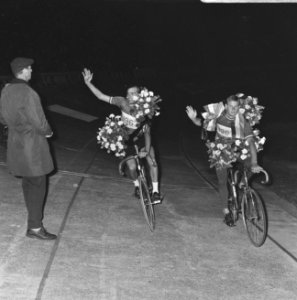 Nederlandse Kampioenschappen Wielrennen op baan in het Olympisch Stadion . Links, Bestanddeelnr 920-5649