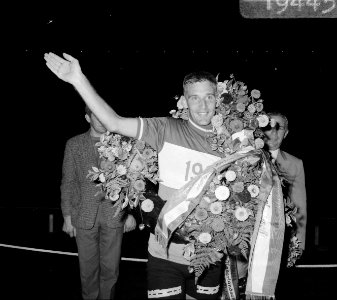 Nederlandse Kampioenschappen Wielrennen, Tiemen Groen met krans en ir. Van Dijk, Bestanddeelnr 919-4430