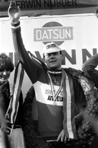 Nederlandse kampioensschap Veldrijden in Den Haag . 30.31 Snoeijink juichend met, Bestanddeelnr 931-9444